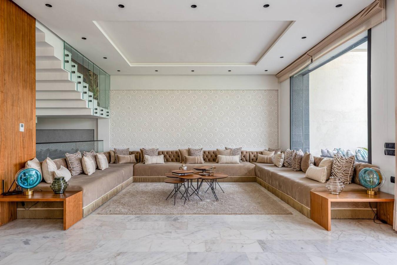 Villa Kniza – Luxury Stay, Courtyard, Pool & View 3