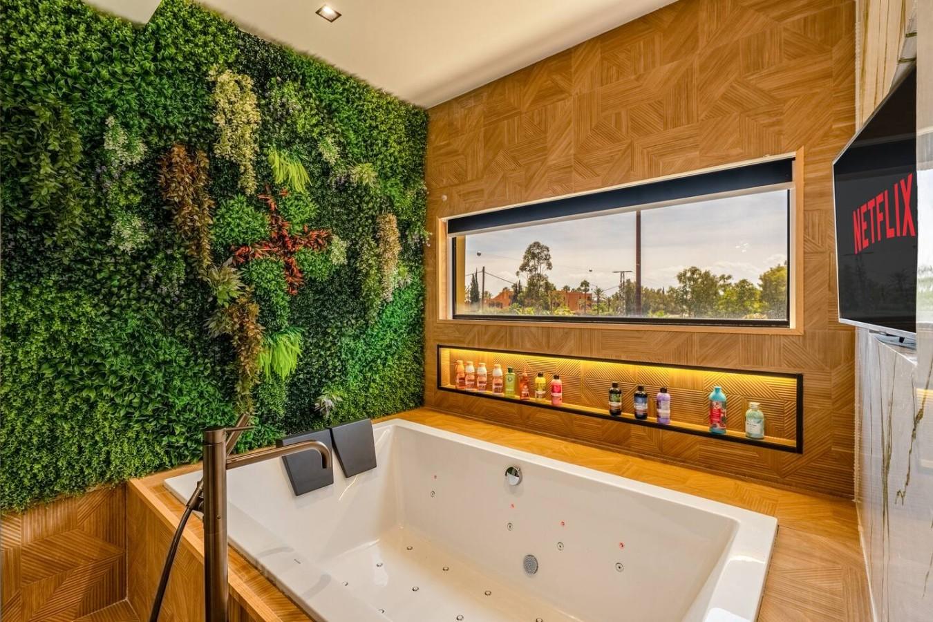 The Ultimate Luxurious Villa: Cinema, Gym & Spa