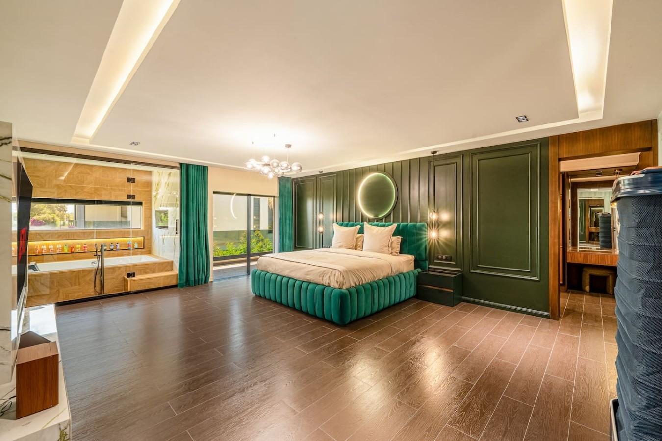 The Ultimate Luxurious Villa: Cinema, Gym & Spa 1