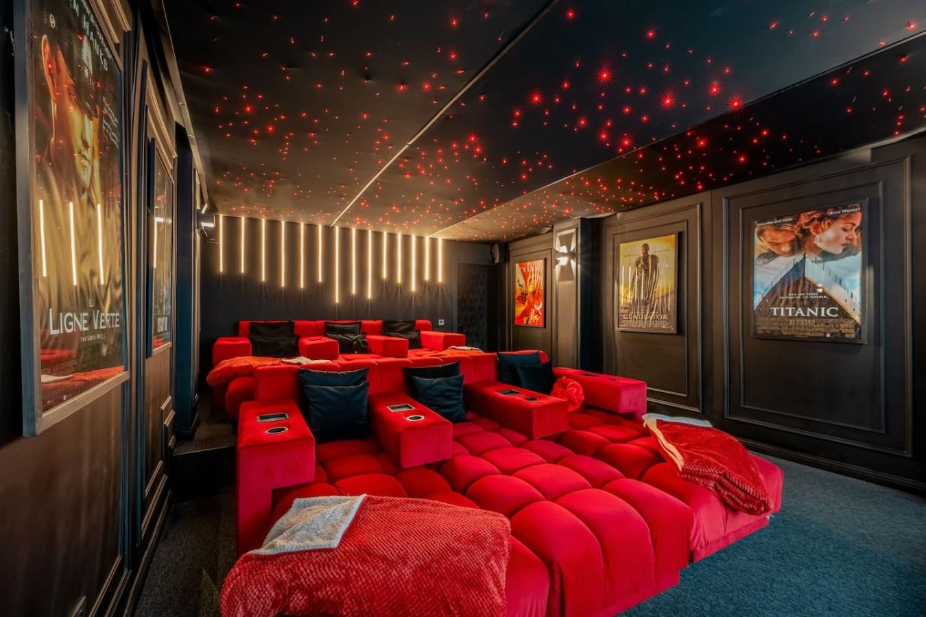 The Ultimate Luxurious Villa: Cinema, Gym & Spa 3