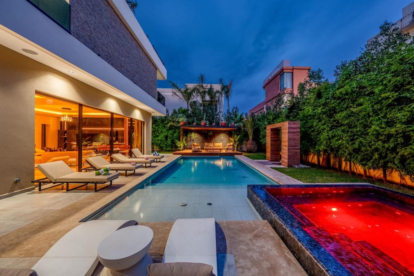 The Ultimate Luxurious Villa: Cinema, Gym & Spa 4