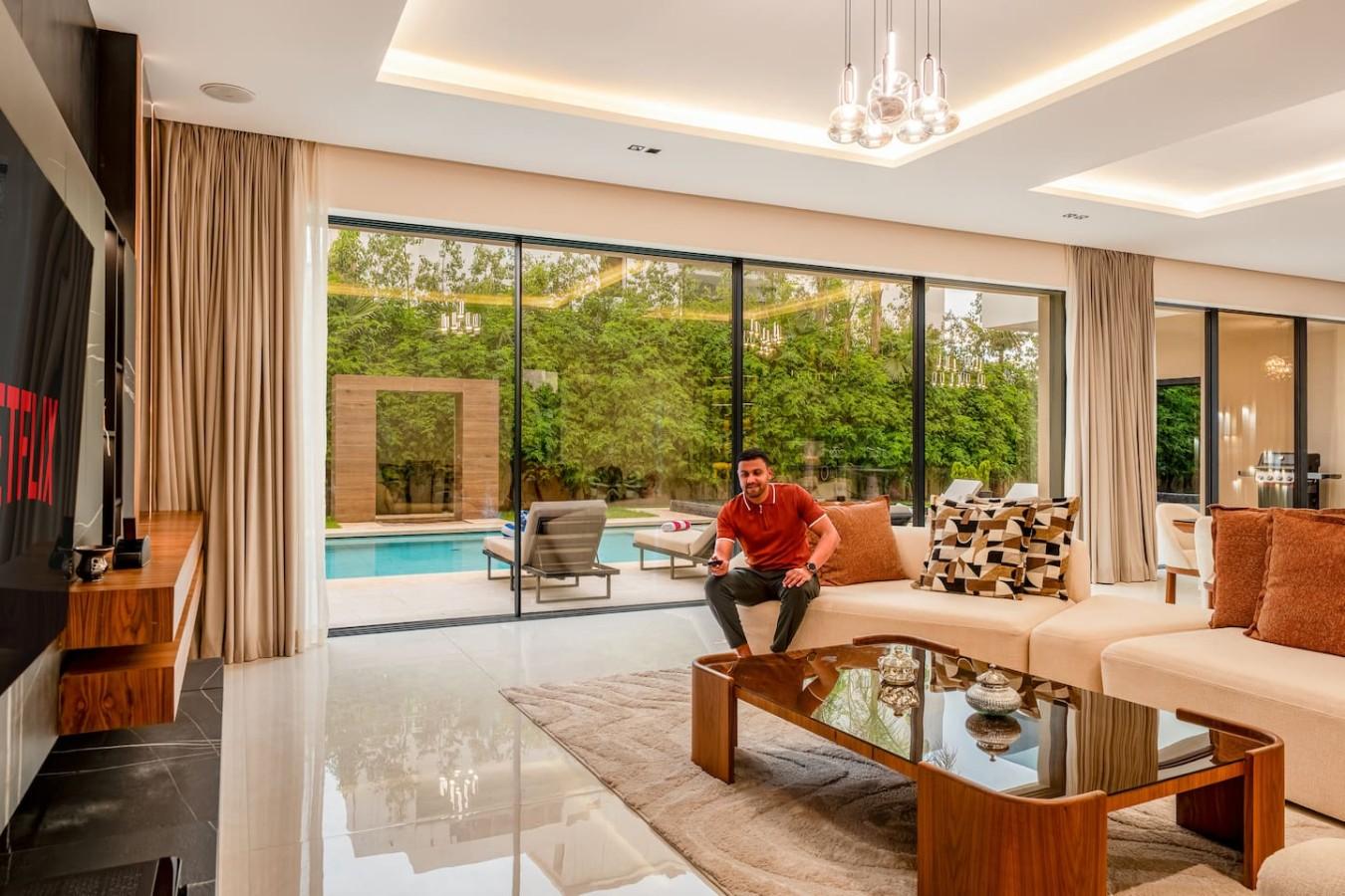 The Ultimate Luxurious Villa: Cinema, Gym & Spa 5